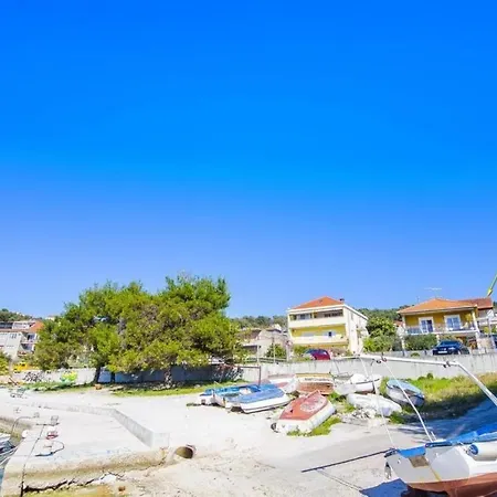 Bepoto - Family With Terrace Trogir